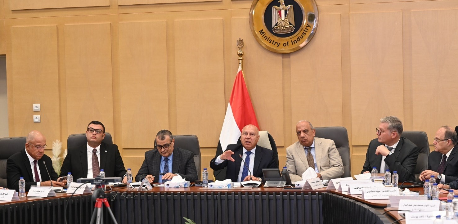 El-Wazir approves 3 industrial projects within private free zones system

